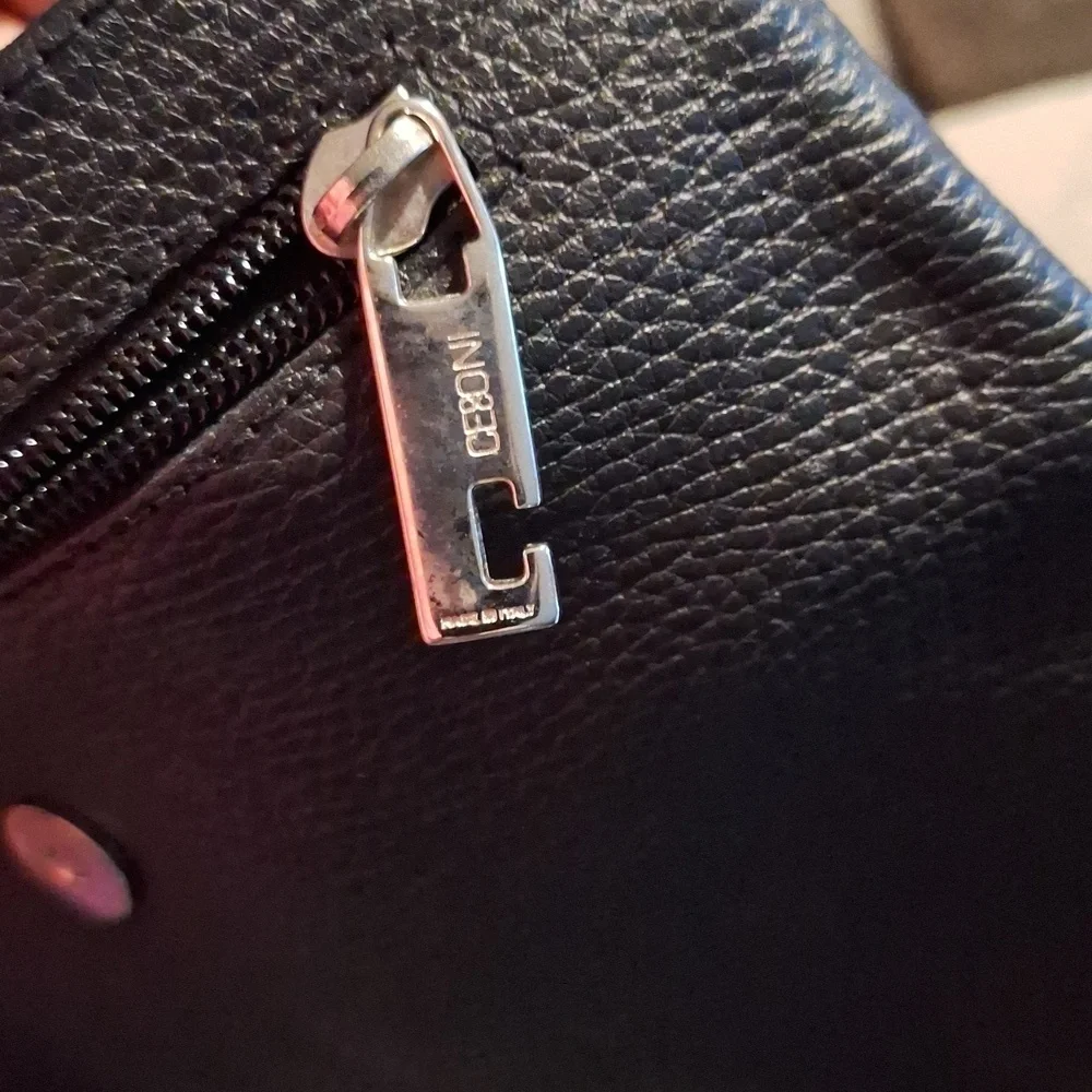 Italian leather Ceoni Piero purse.